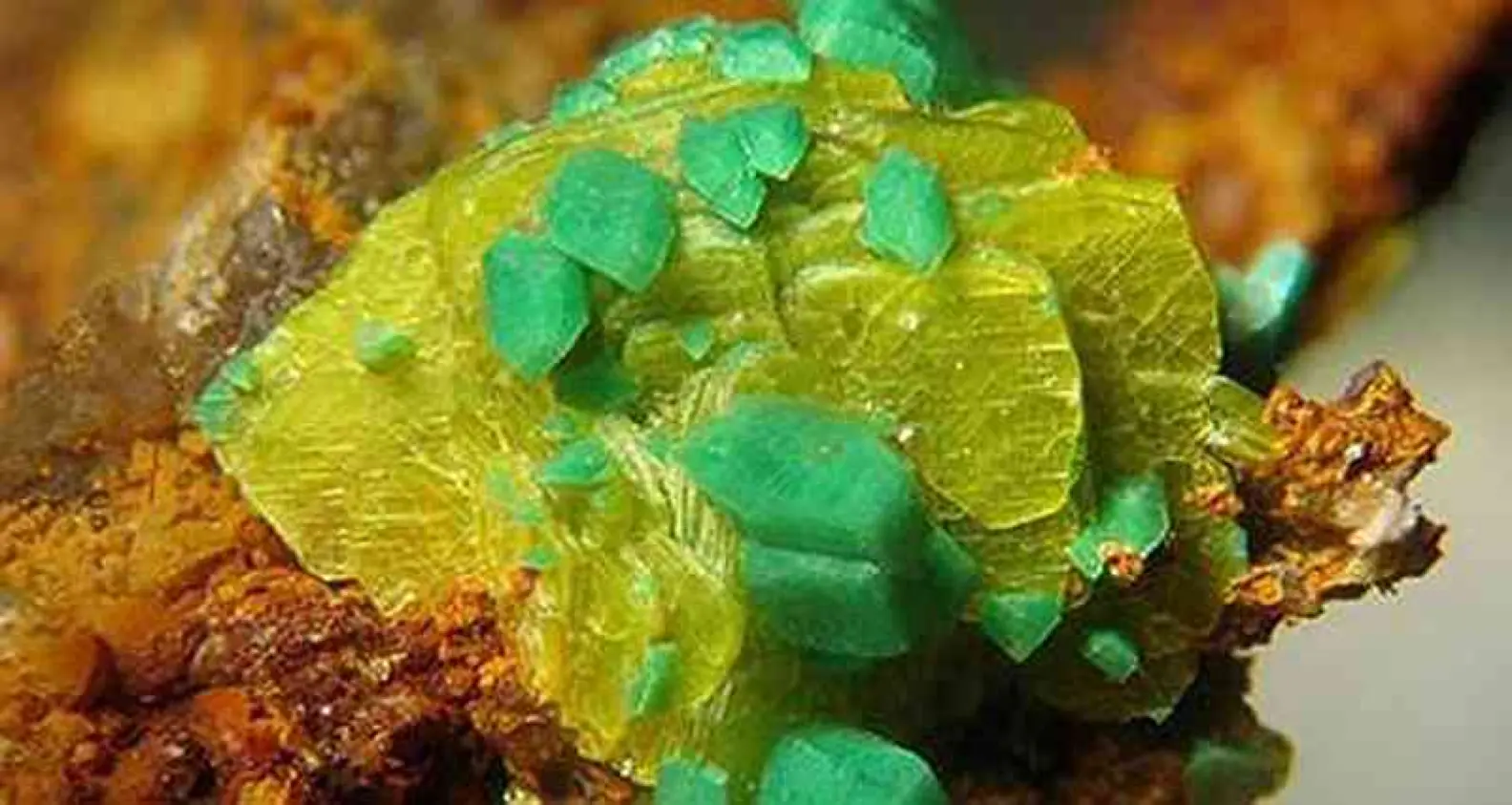 揭秘核燃料：1斤铀矿石辐射仅与夜光表相当