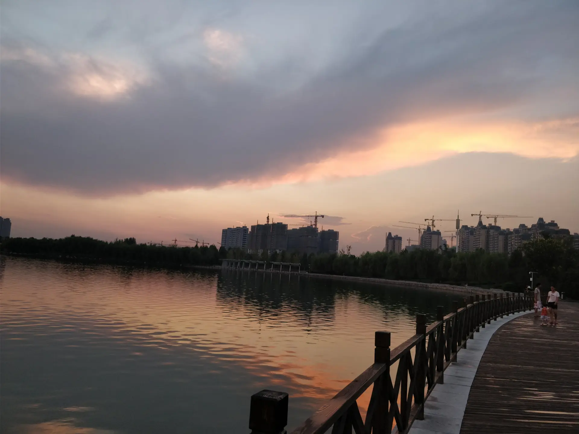 河南 新乡平原示范区 凤湖 雨后