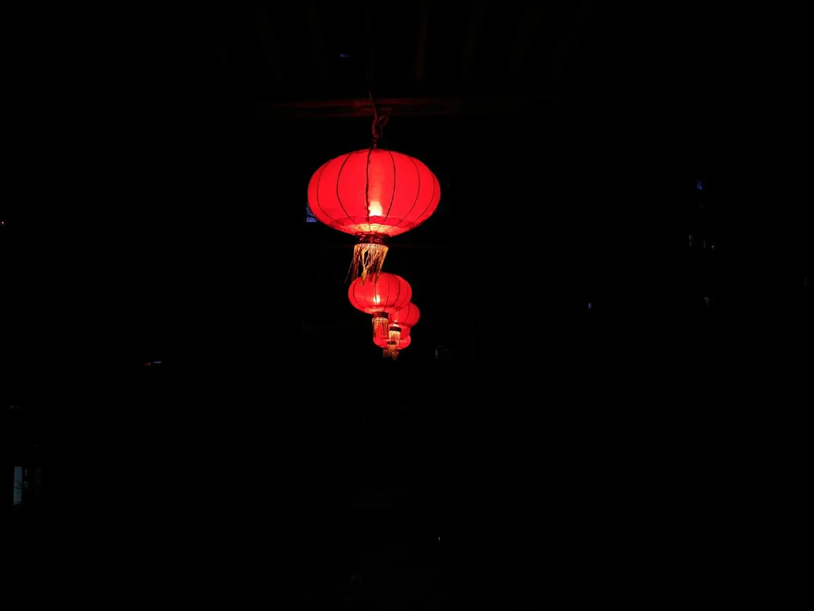 「大红灯笼高高挂」