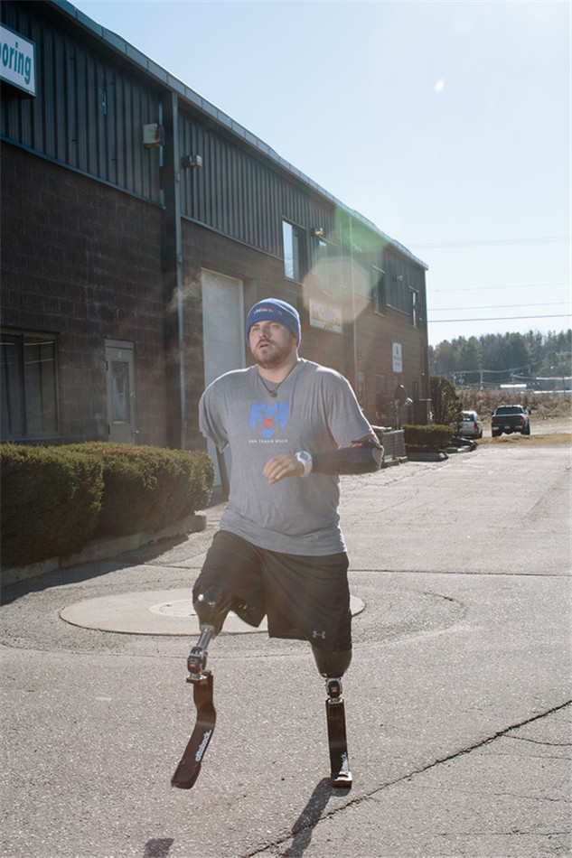 超励志!美国四肢残疾大兵成跑步健将