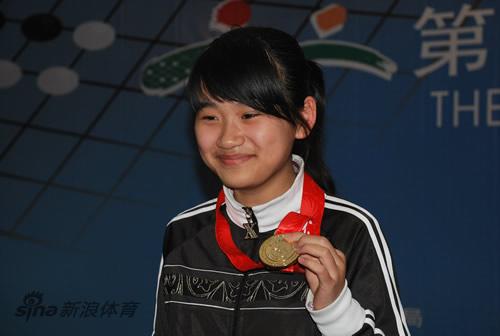 中国17岁少女斩崔哲瀚 於之莹令男棋手胆寒