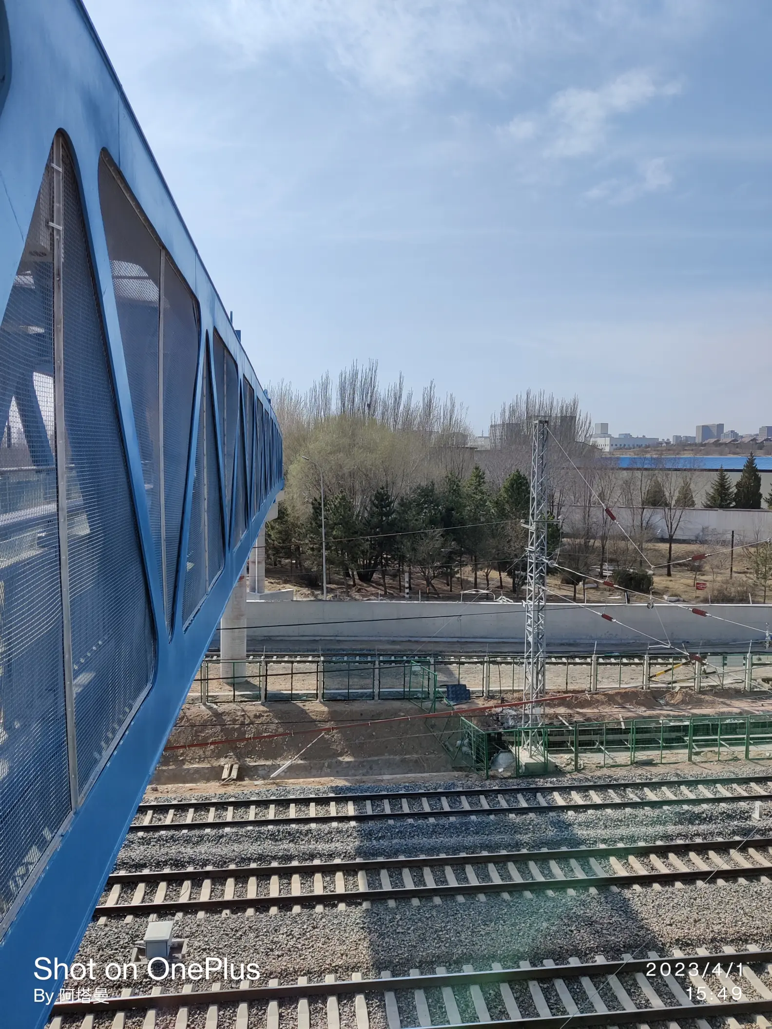 铁路人行天桥开通