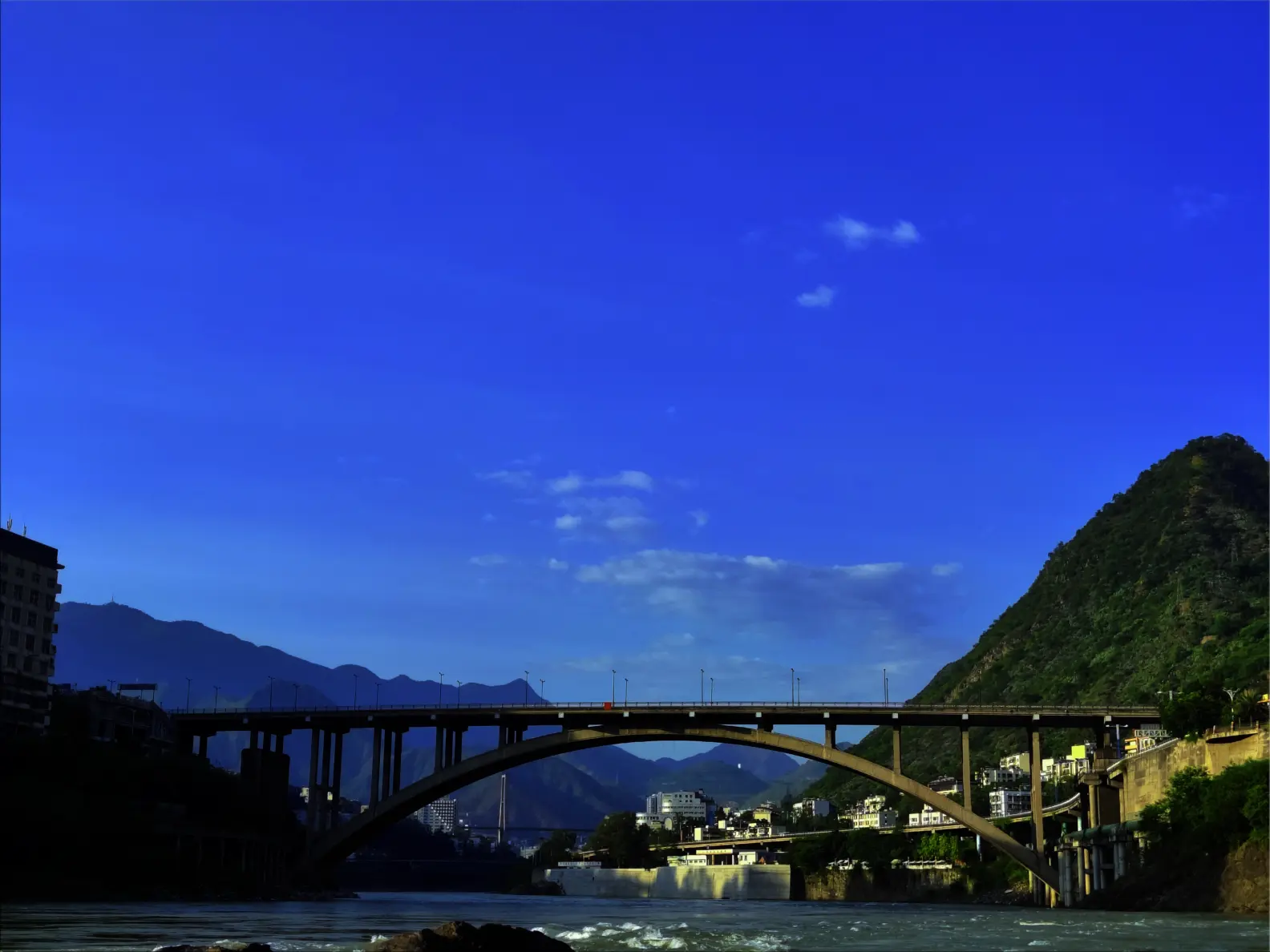 (实拍攀枝花渡口桥)